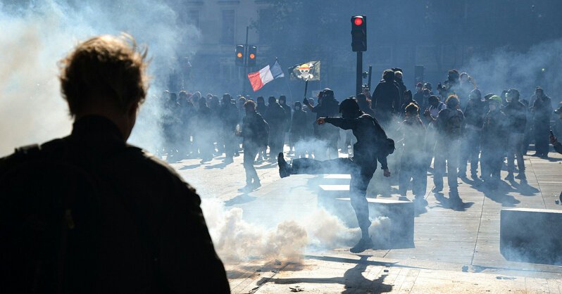 Во Франции студенты продолжат массовые протесты, несмотря на уступки правительства