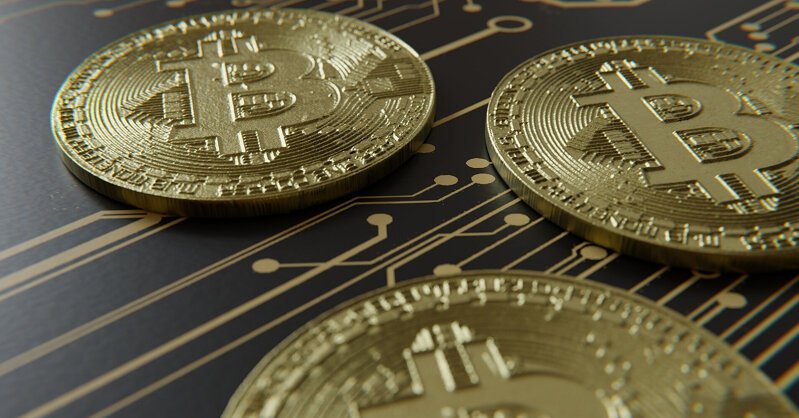 Биткойн дорожает на фоне более мягких ожиданий по политике ФРС