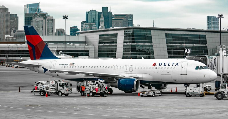 Рост цен на билеты не спасает крупнейшую американскую авиакомпанию Delta: топливо добавит еще $6 млрд расходов
