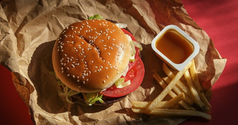 На McDonald's подали коллективный иск из-за использования ИИ в ценообразовании